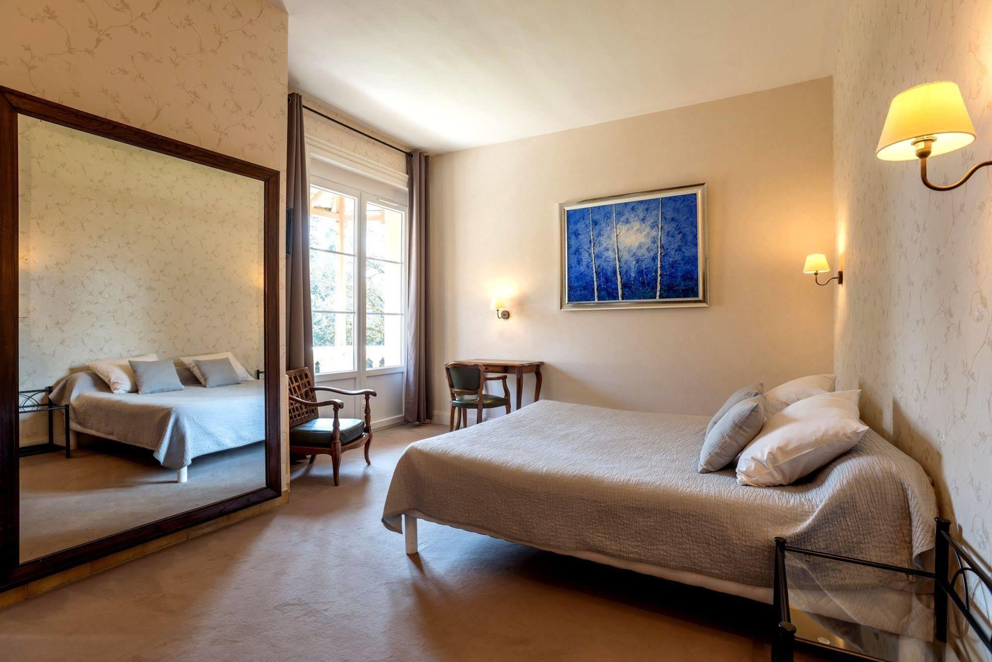 Domaine Des Cedres - Hotel, Et Insolites Hotel Villebois
