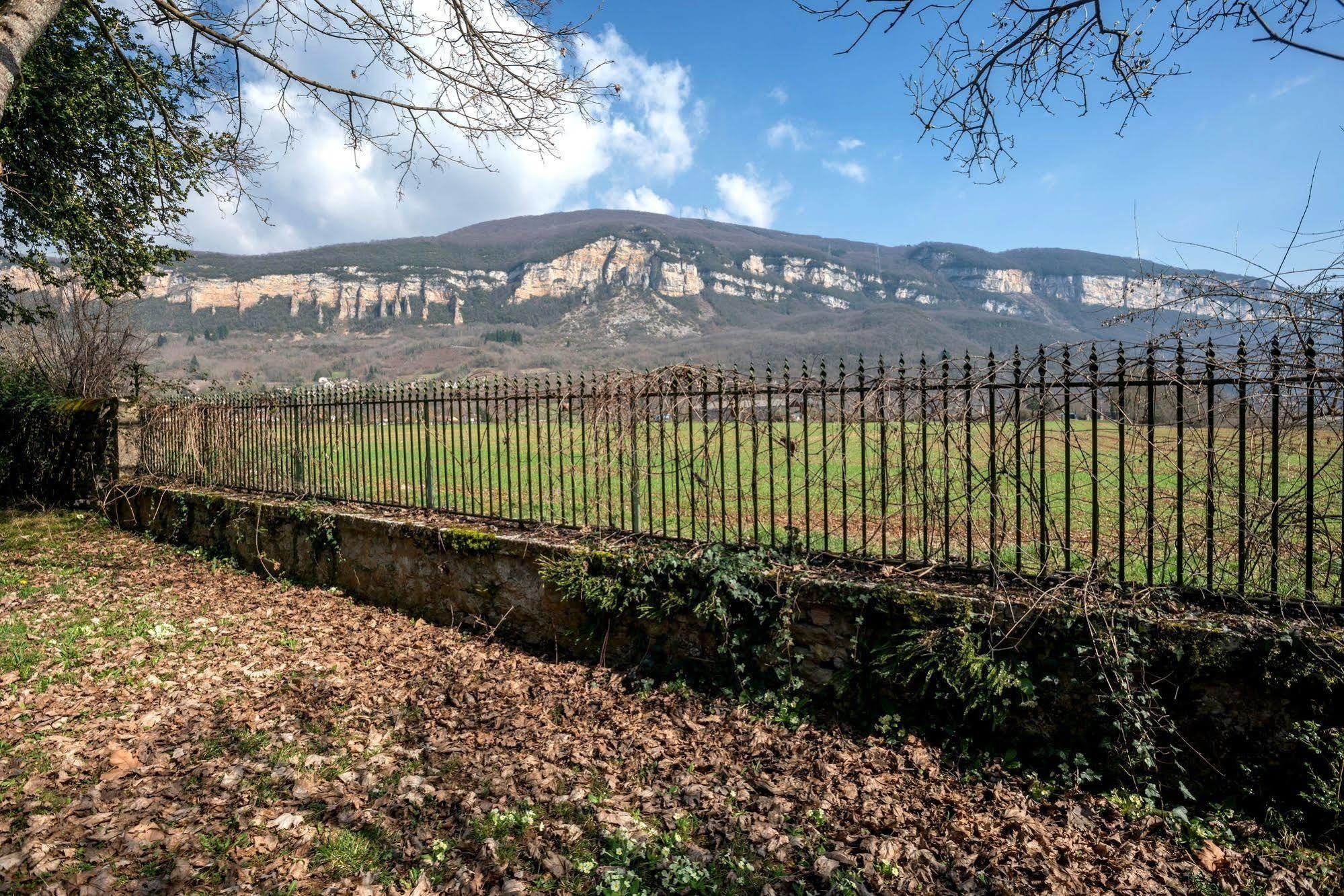 Domaine Des Cedres - Hotel, Et Insolites 3* Villebois
